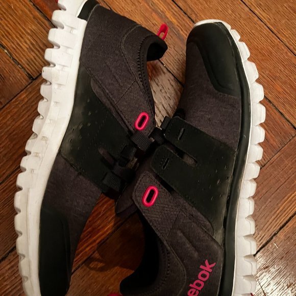 Reebok‎ Memory Tech Sneakers (Size 8 / Gently-Used) - Picture 5 of 11